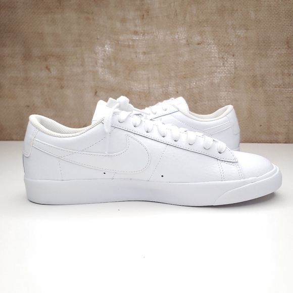 Nike Blazer Low LE  Unisex Sneaker - Picture 3 of 9